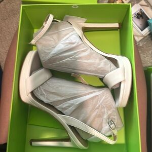 BRAND NEW - Sam Edelman White Heels